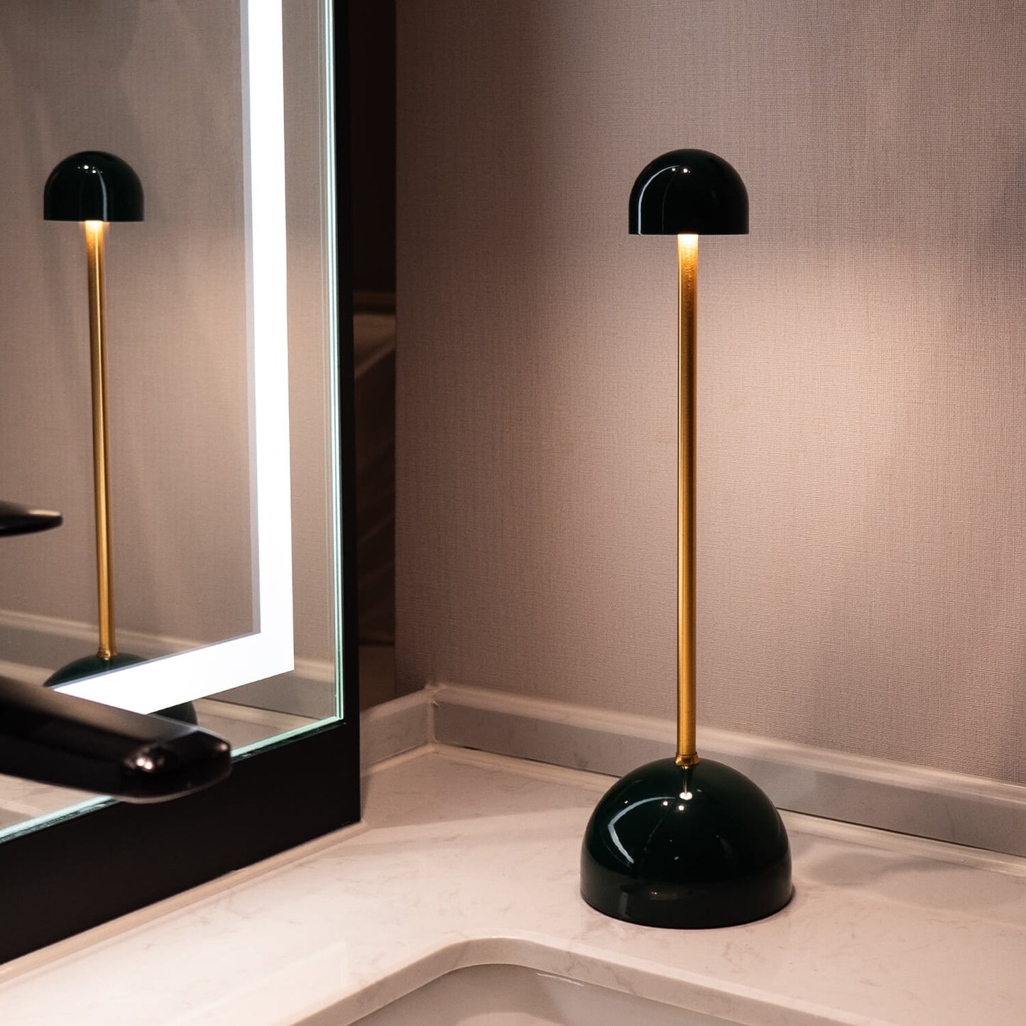 LumiFlex Kabellose LED Tischlampe – Modernes Design