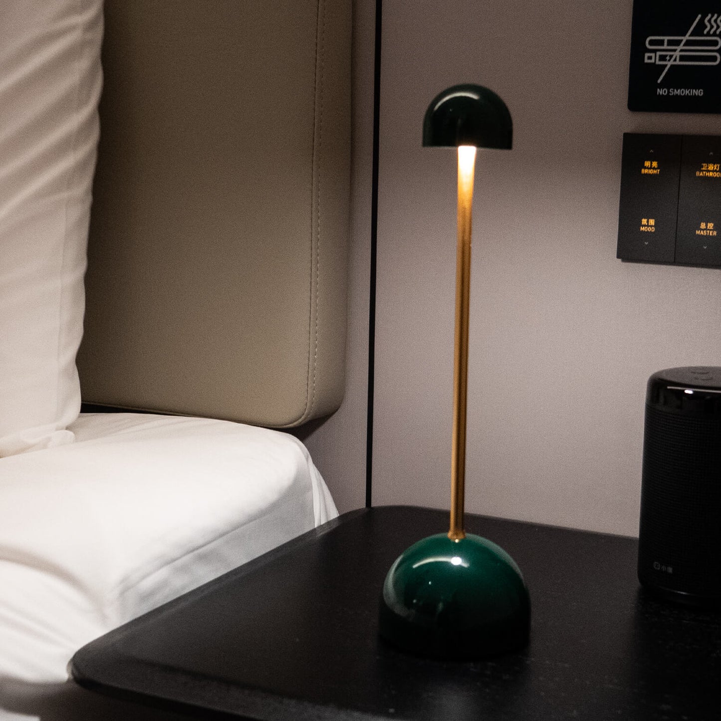 LumiFlex Kabellose LED Tischlampe – Modernes Design