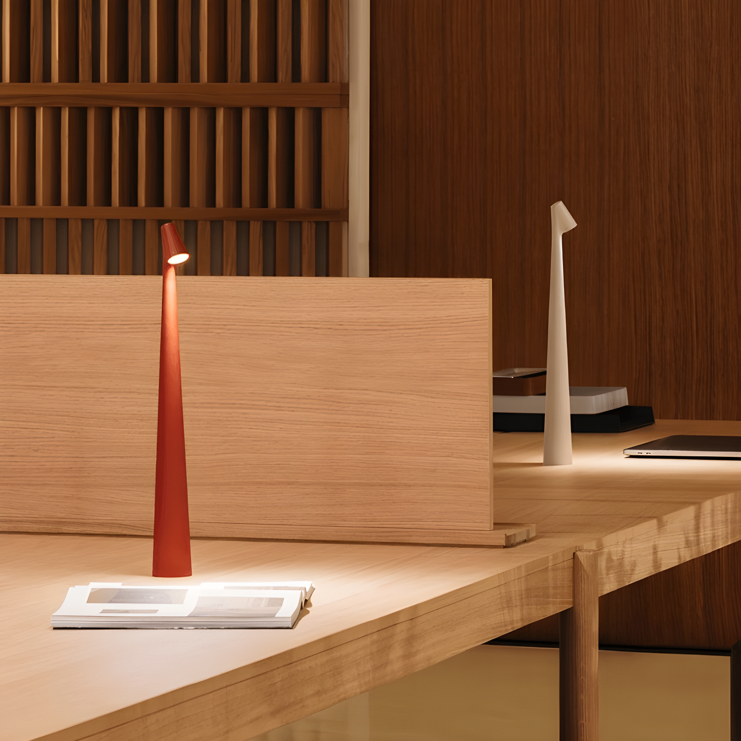 LuminoFlex - Elegante LED Tischlampe Touch Kabellos
